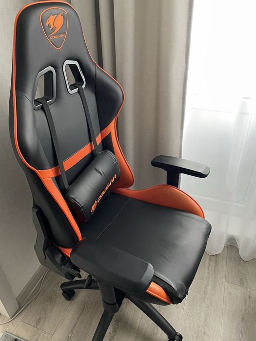 Продается игровое кресло Cougar