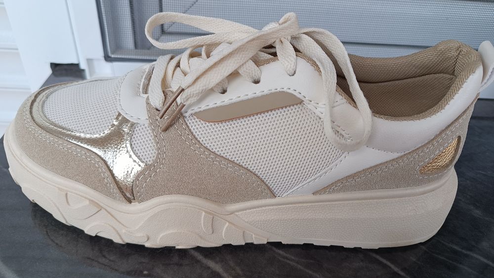 Дамски бежови обувки Marquiiz