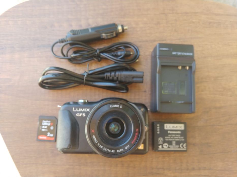 Panasonic Lumix DMC-GF5 + obiectiv G X Vario PZ 14-42mm f/3.5-5.6 ASPH Power O.I.S. H-PS14042 camera digitală Sony Casio Nikon Canon Olympus