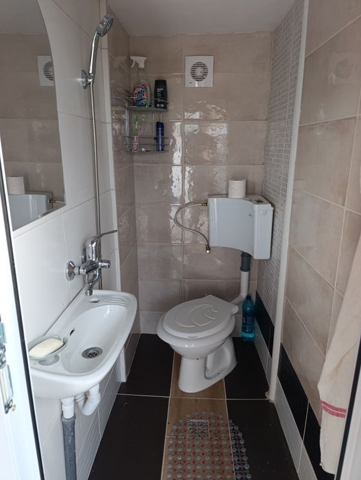 Casa de vanzare cu pivnita.