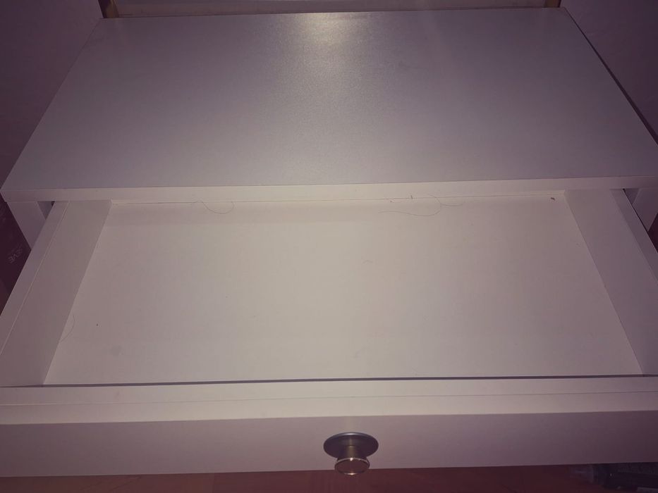 Тумбочка Белая с сурмой