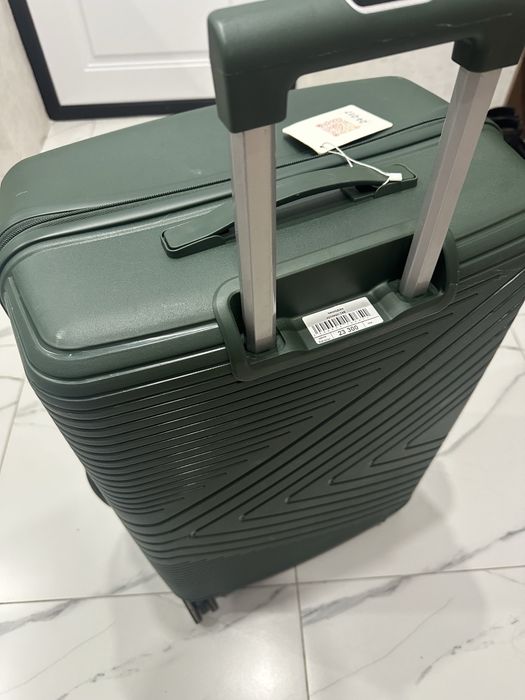 Продам новый чемодан