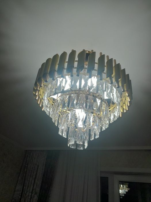 Продаётся новая люстра