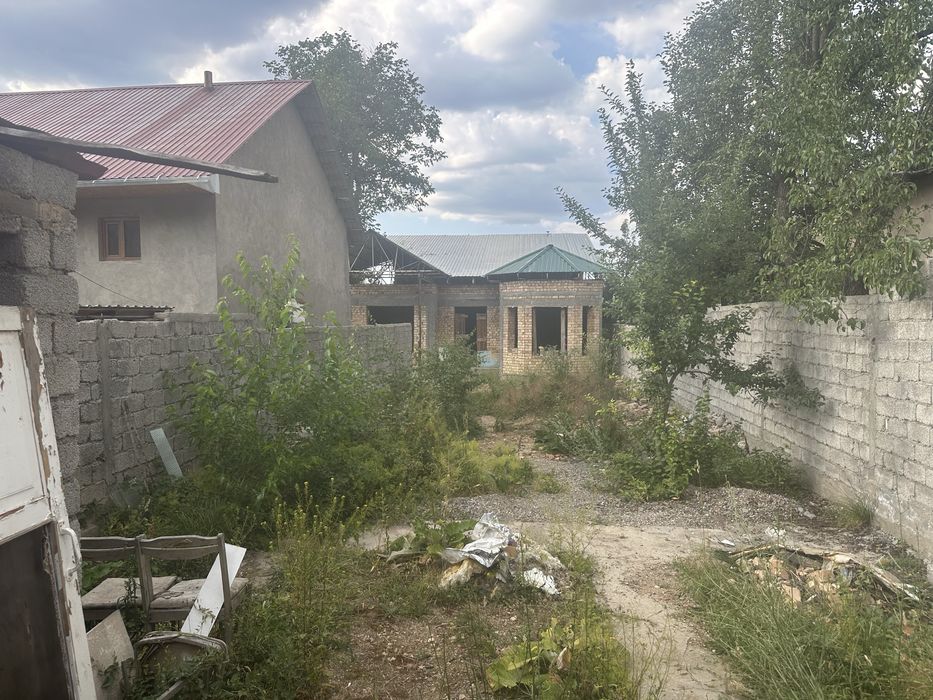 Dacha sotiladi katta chimyonda