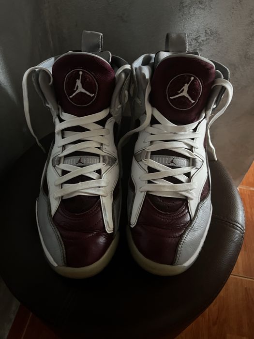 Adidasi Jordan Jumpman Two Trey