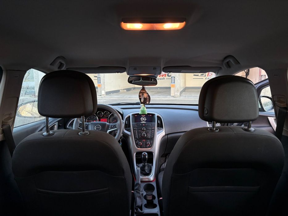 Vând Opel astra J 2010