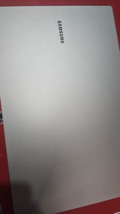 Лаптоп Samsung Galaxy Book4-отличен!