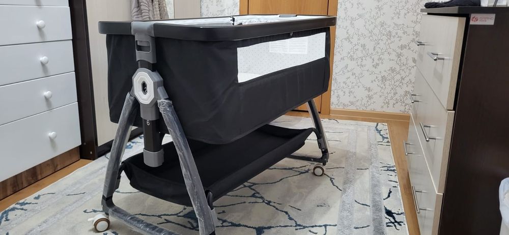 Манеж кровать в отличном состояние