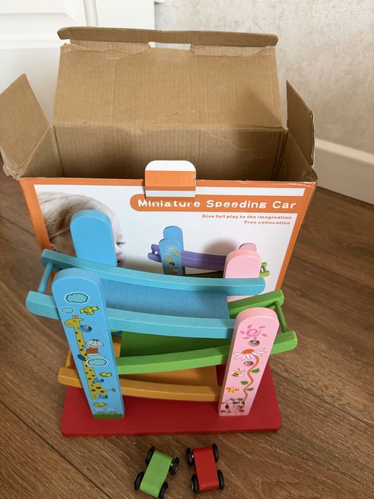 Детский конструктор и автотрек дерево