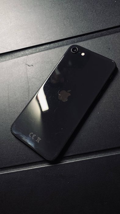 Продам iphone se 2020