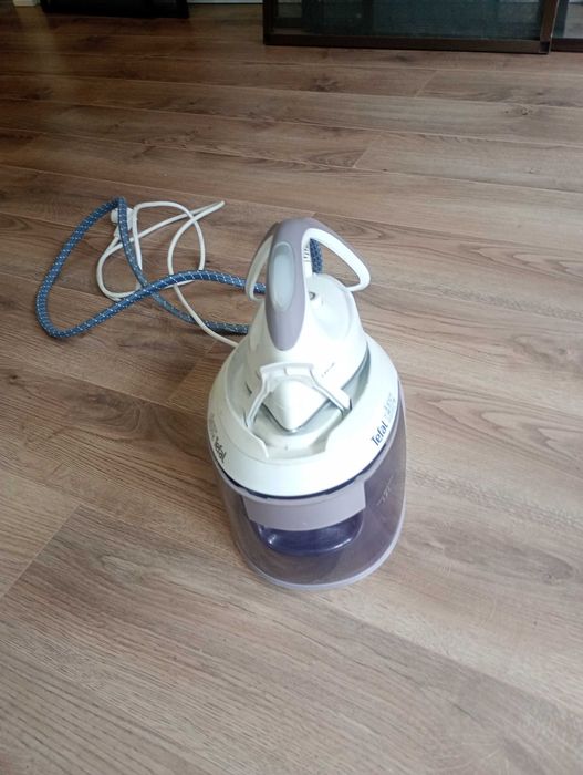 Vând statie de calcat cu aburi