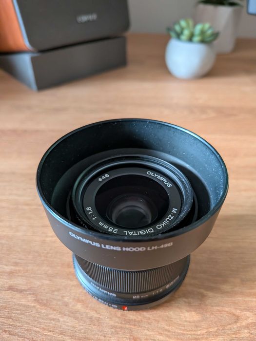 Olympus 25mm F1.8 MSC = Filtru UV Hoya + Parasolar MFT (4/3)