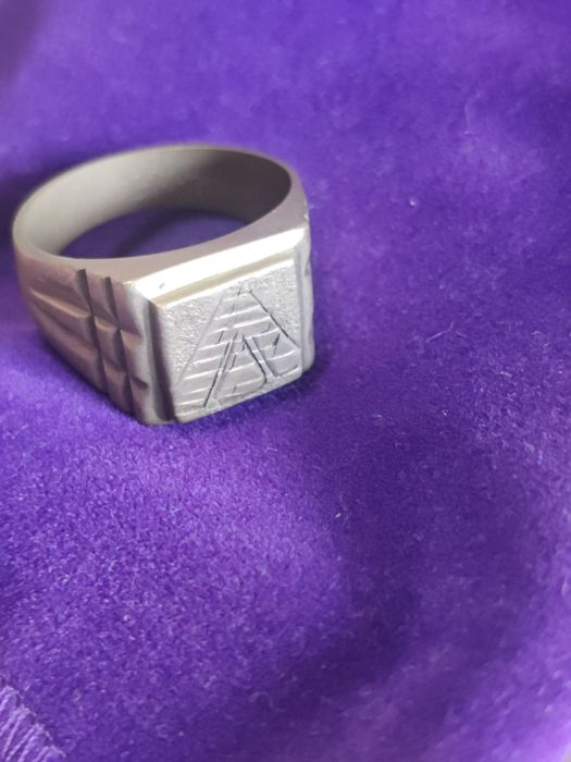 Разпродажба на Пръстени брошки и висулки.Нови