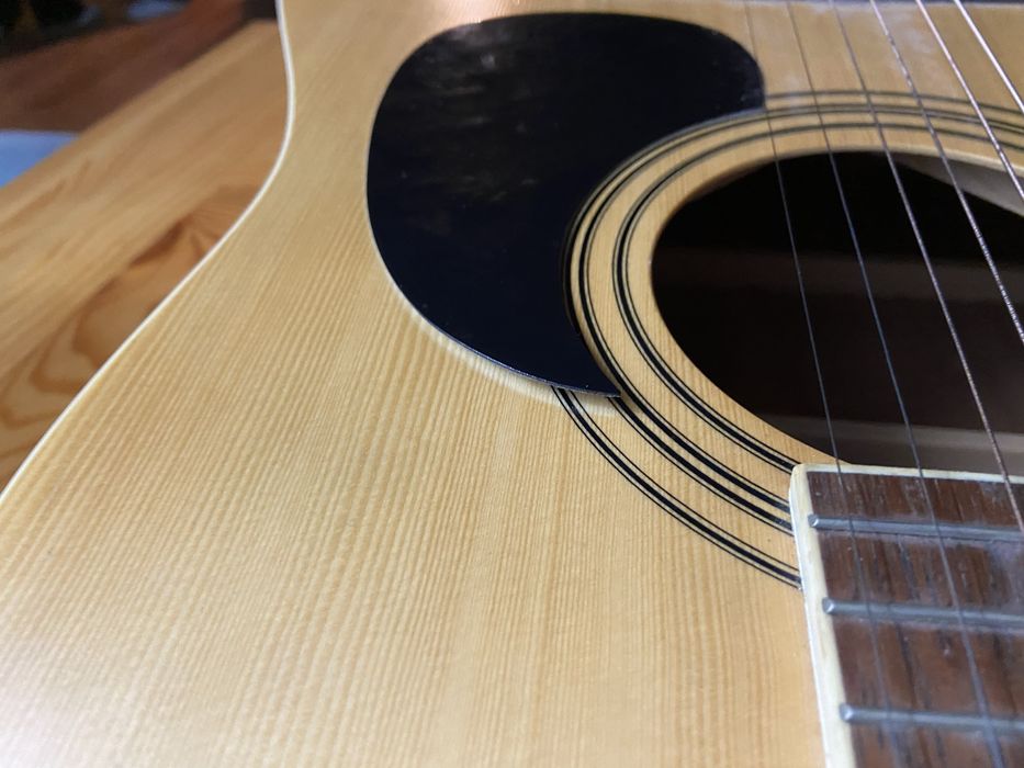 Продам гитару, бу, есть коциыки выдимые