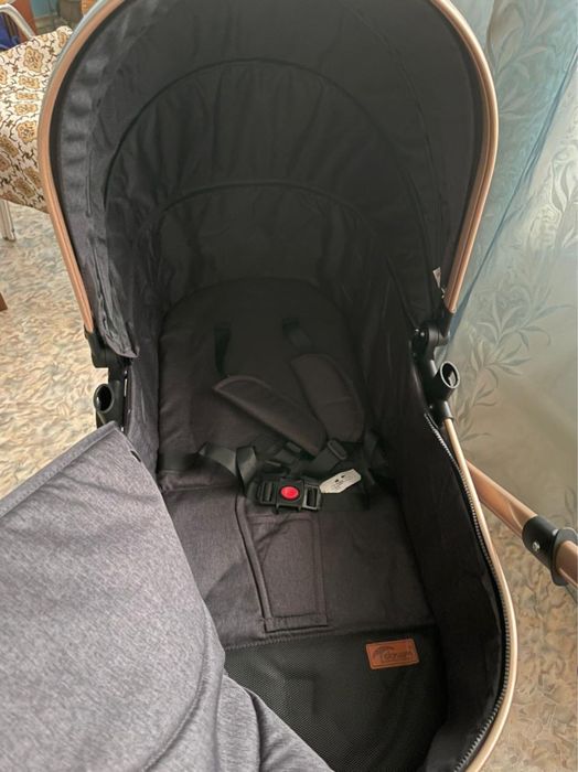 Продам коляску детскую 3в1