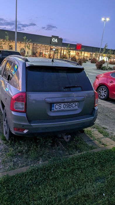 Vând Jeep Compass