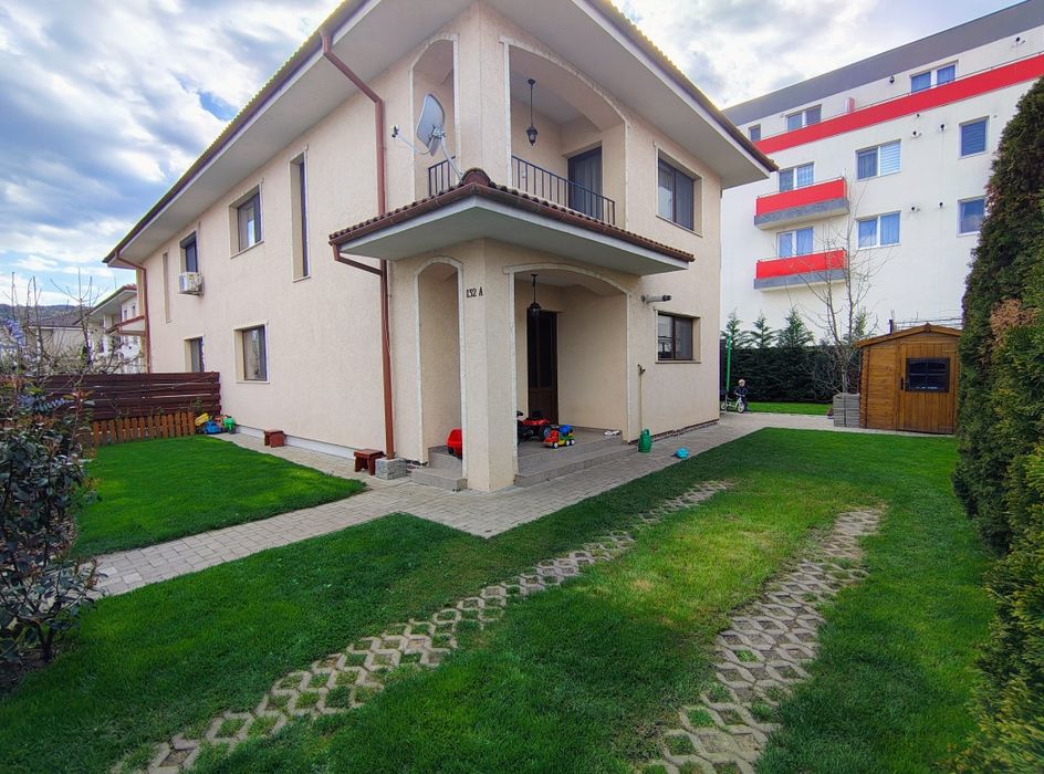 Casa duplex zona Terra,