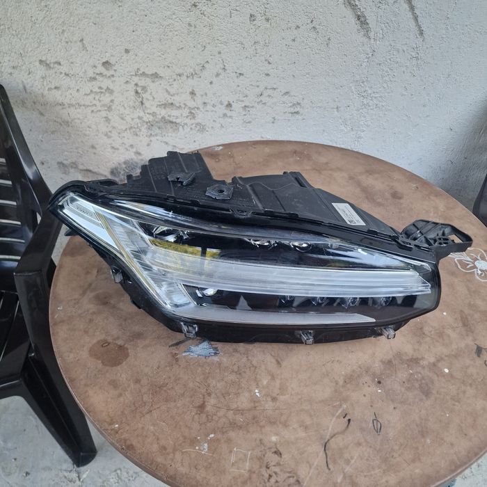 Volvo XC90 full led 2023 десен фар