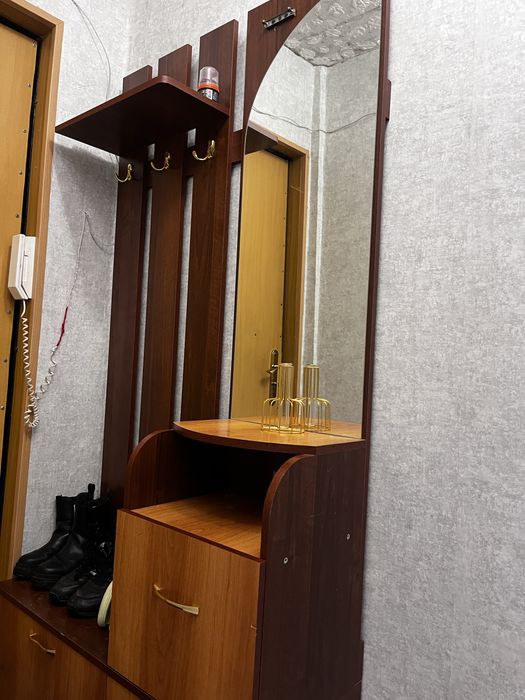 Продам прихожую.