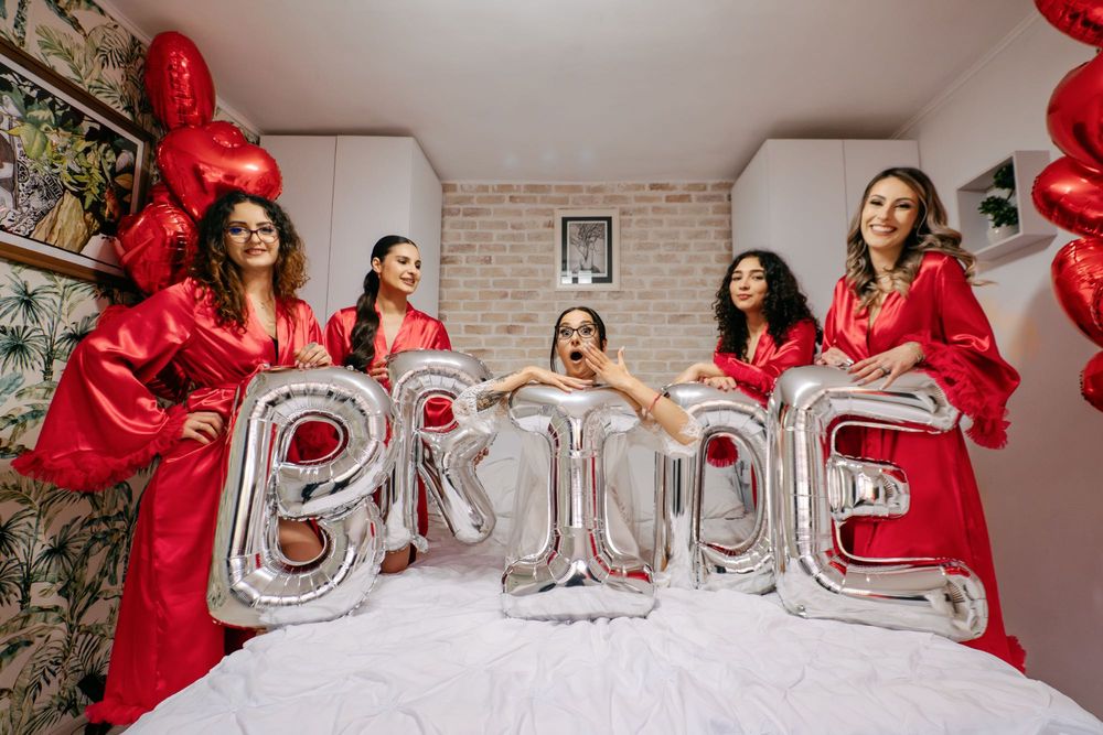 halate roșii domnișoare de onoare