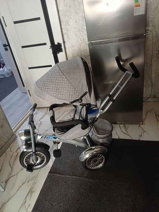 Продаётся велоколяска барс