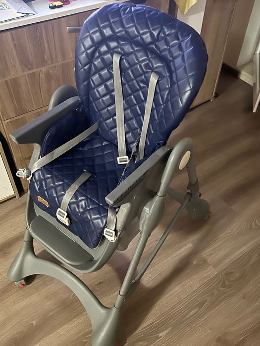 Бебешко столче за хранене.