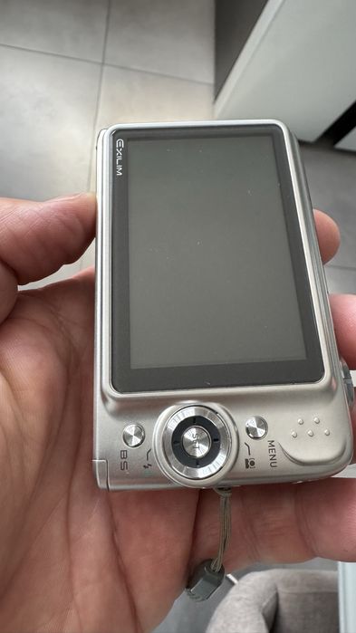 Vand aparat foto digital Casio , imprima data pe poza .