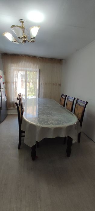 Продам стол для гостиной