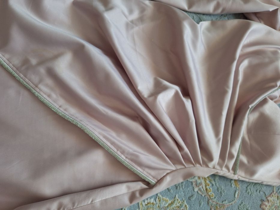 Rochie roz pentru banchet
