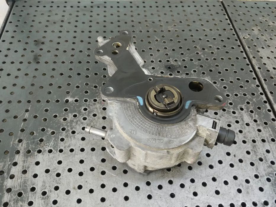 pompa vacuum  2.0 tdi bmp passat b6 audi a3 vw touran golf 5 golf  seat leon skoda octavia 2 038145209n