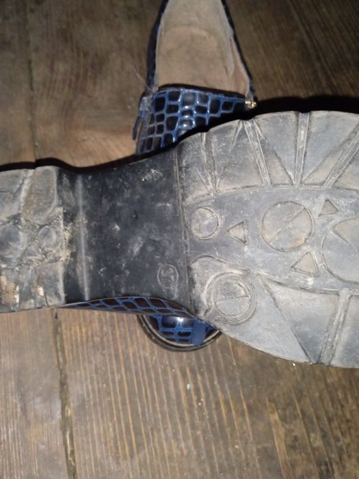 Отдам женскую обувь