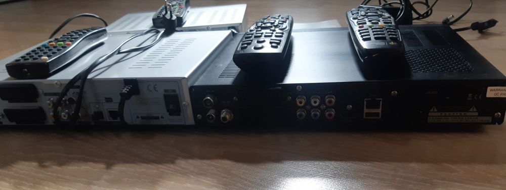 Antenă parabolică TV și trei receiver Dolce