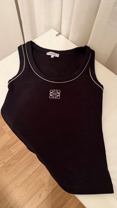 Черен потник на марката LOEWE