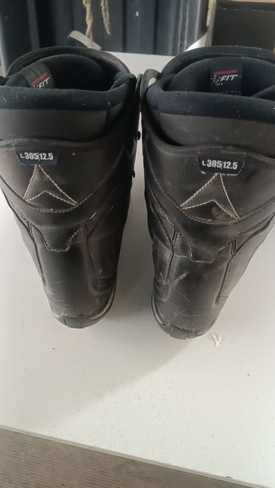 Ботинки для сноуборда.