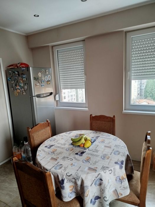 Продавам двустаен апартамент,център