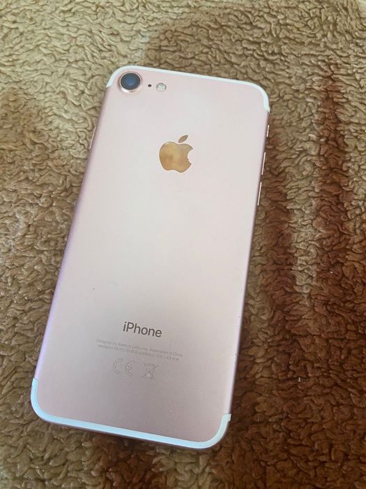 Продам айфон 7.