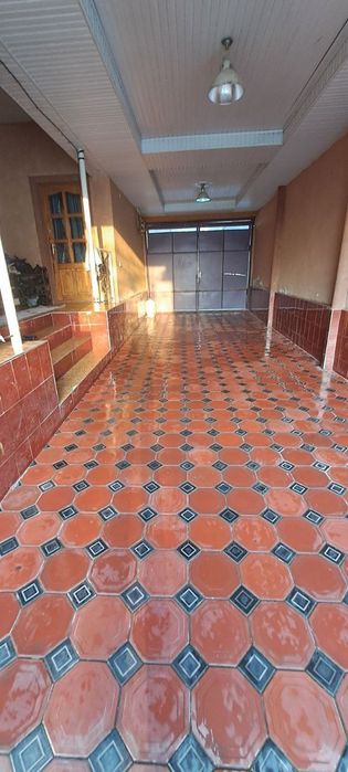 4 sotixli hovli sotiladi. Joylashgan joyi judayam qulay