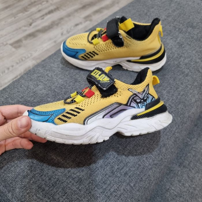 Кроссовки детские продам