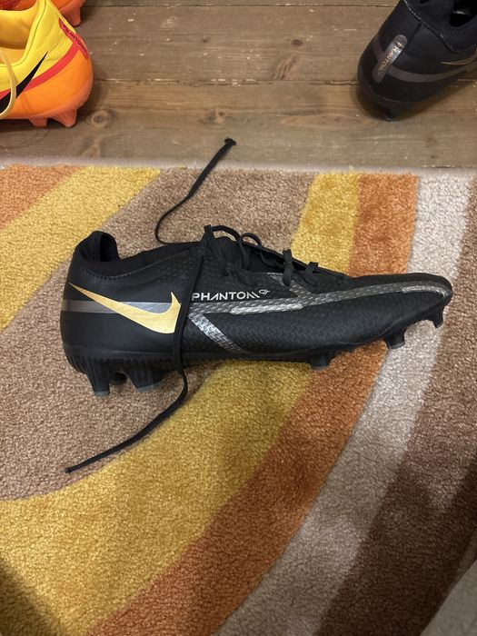 Бутонки за футбол