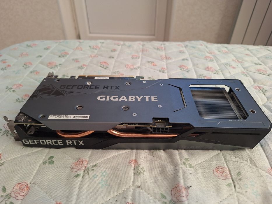 Продам Gigabyte RTX 3050 8gb
