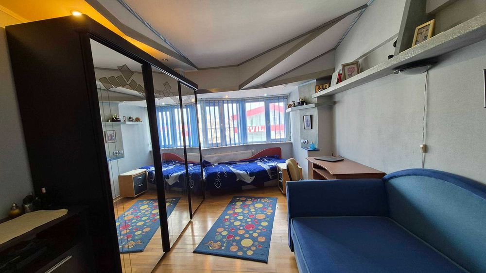 Apartament 3 camere la cheie in Onesti, zona de jos , 0757//678//898 .