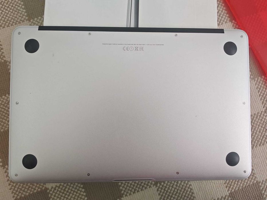 Laptop 11” Macbook Air Model A1465 Intel i5 4GB RAM DDR3 SSD: 128 GB