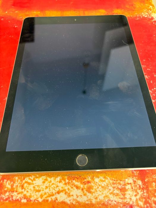 iPad air 2 model A1567 -  16GB, Wi-Fi, 9.7 inch - Space Gray