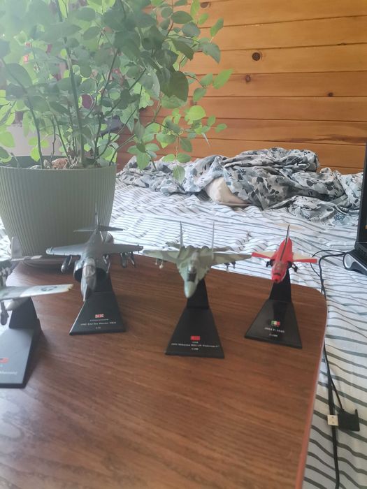 Колекция от стари бойни самолети