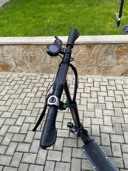 Vând trotinetă  electrică