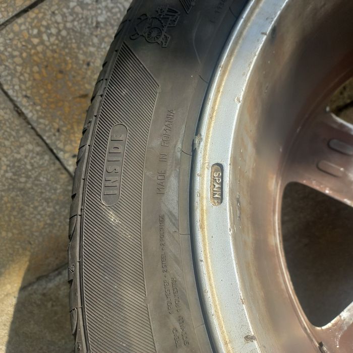 Продавам джанти 17' с летни гуми 215/55/17 за пежо