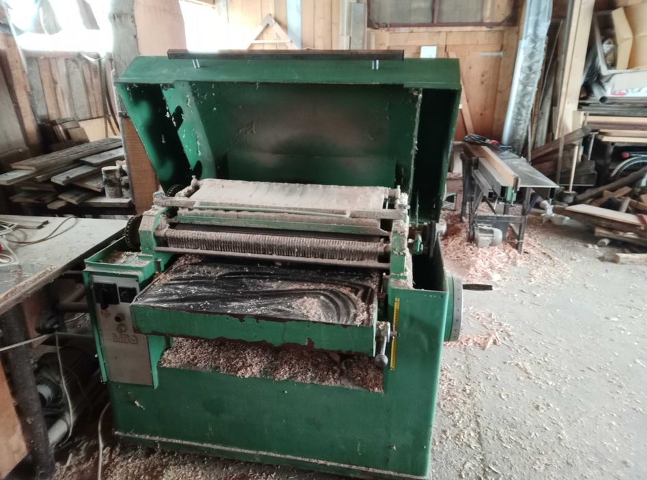 Masina de rindeluit la grosime 800 ,  circular cu masa mobila, abric, combinata tamplarie