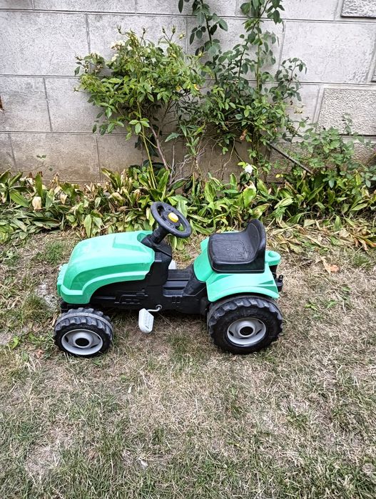 Tractorașe de jucărie
