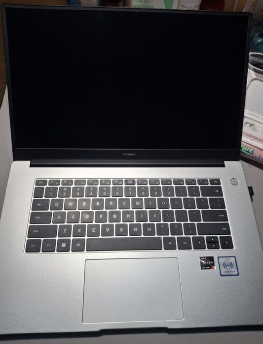 Vând Huawei matebook D15
