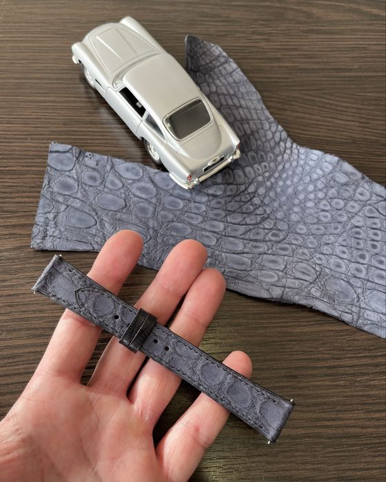 Curea de ceas lucrată manual din piele autentică de crocodil nubuck